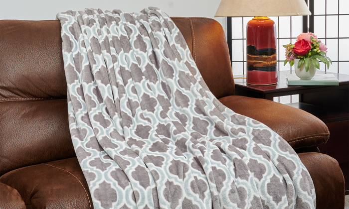 Kathy ireland Holiday Print Plush Flannel Throw Blanket