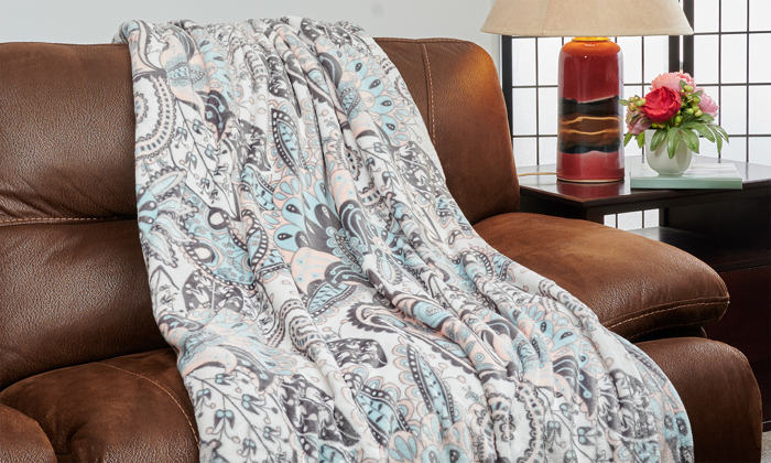 Kathy ireland Holiday Print Plush Flannel Throw Blanket