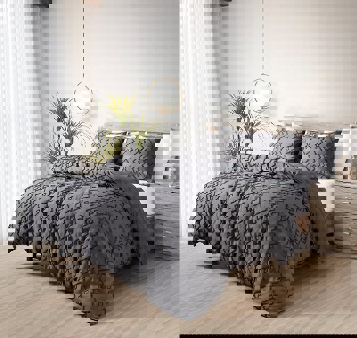 Bibb Home 2000 Count Tufted Duvet Cover (3-Piece)