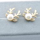  Reindeer Pearl Earrings 