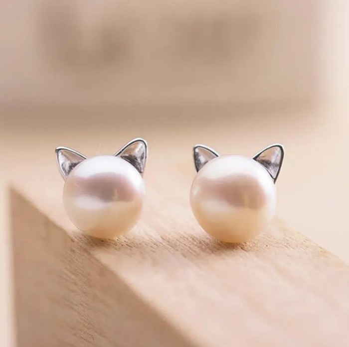 Pearl Kitty Cat Earrings