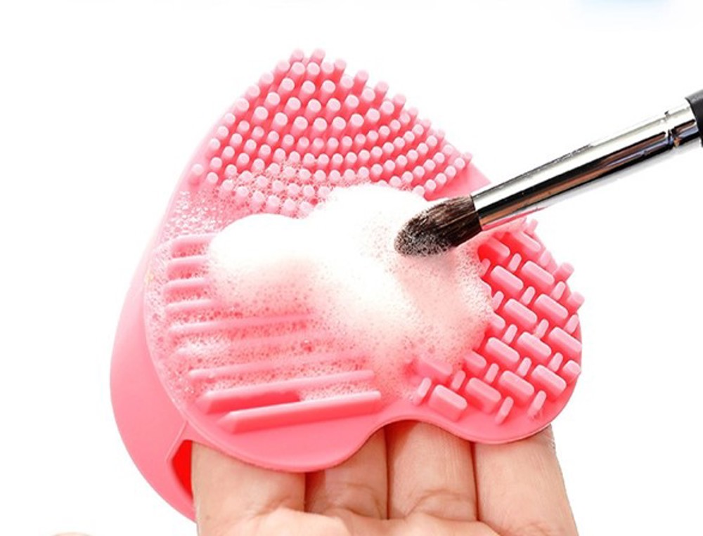 Heart Make Up Brush Cleaner Pad