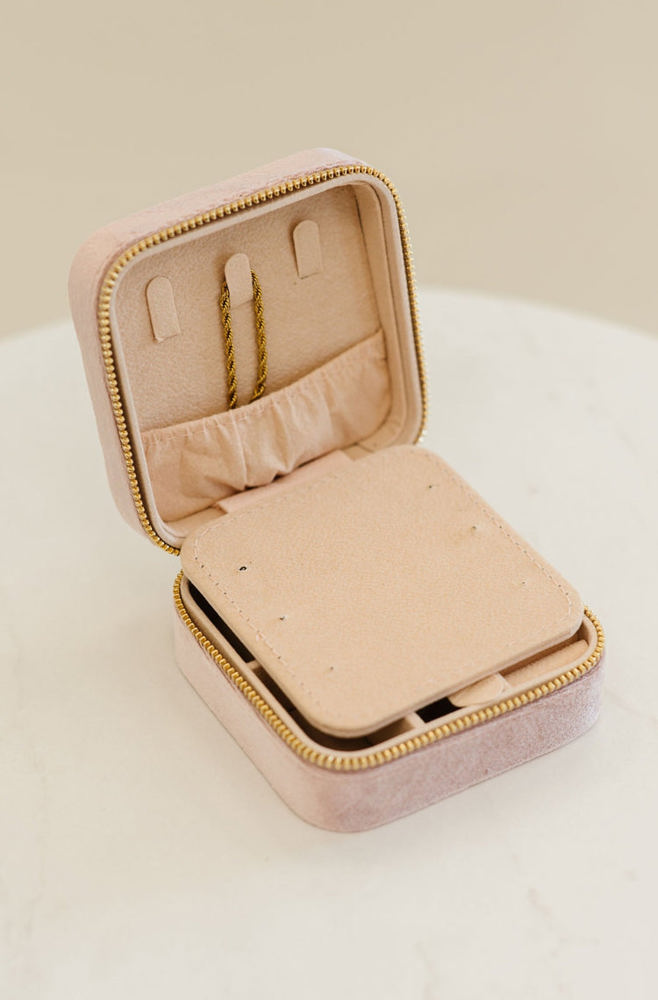 Eloise Velvet Jewelry Case