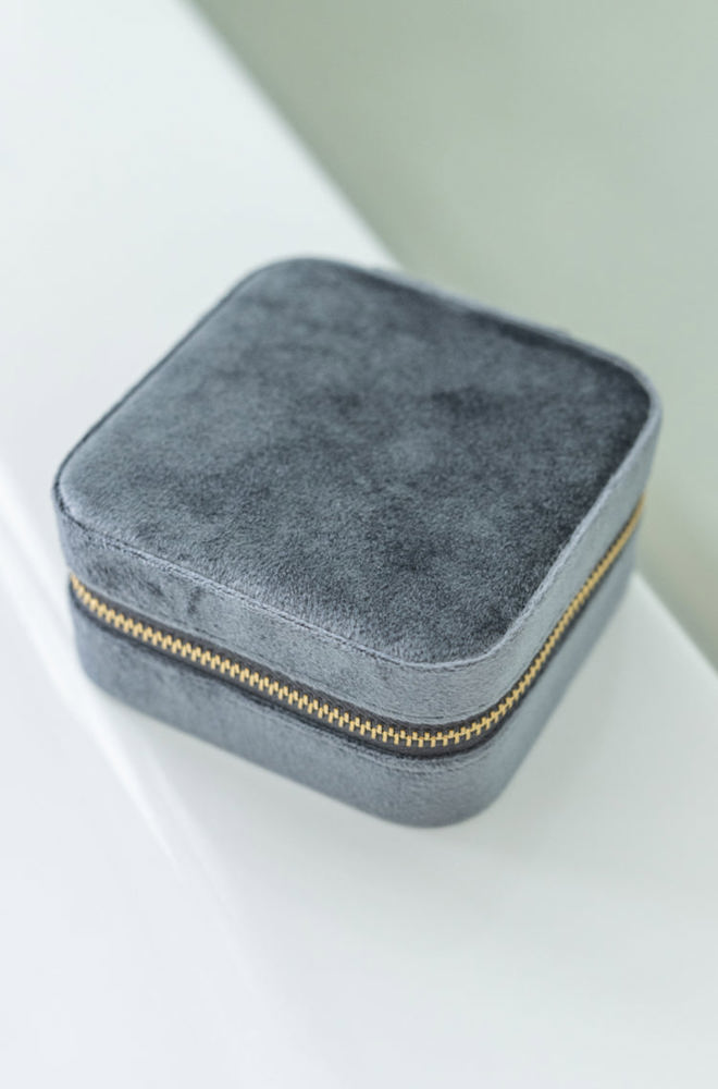 Eloise Velvet Jewelry Case