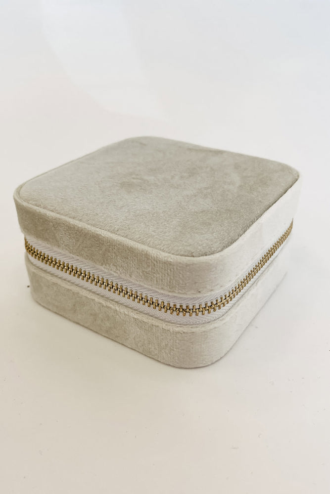 Eloise Velvet Jewelry Case