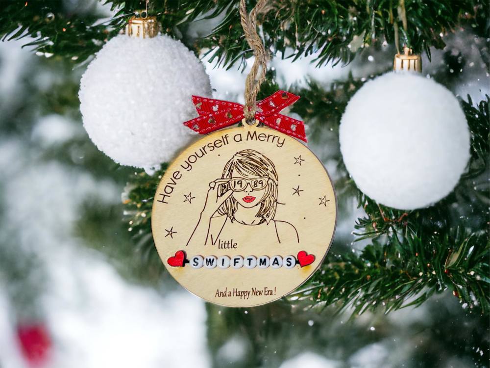 Swift - Mas Era Ornament w/ faux Friendship Bracelet