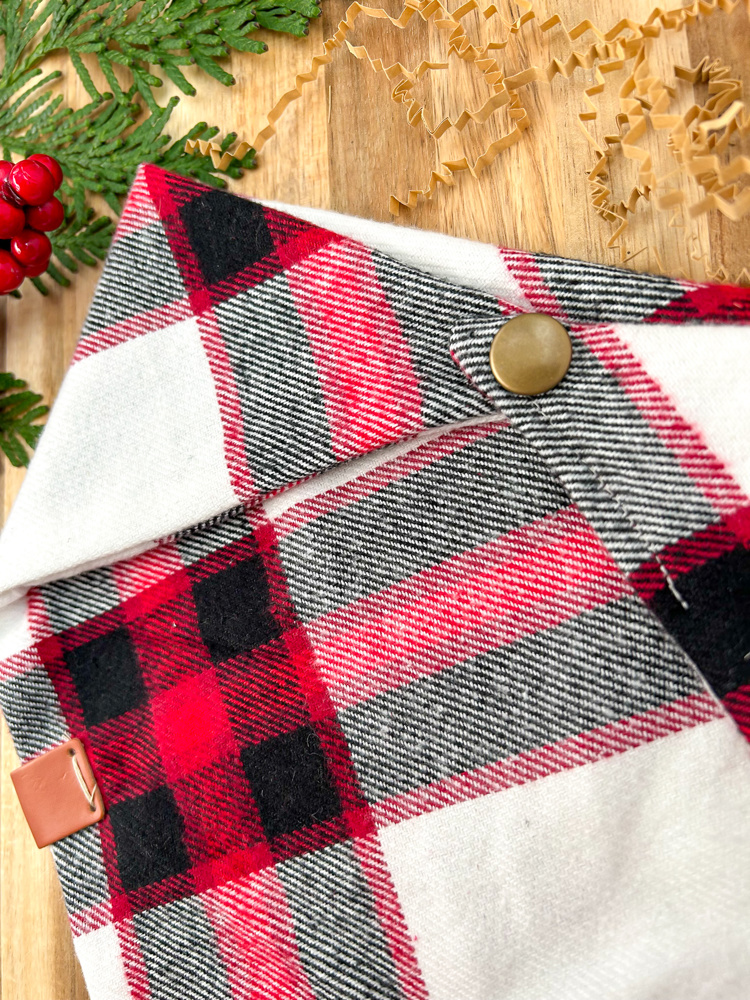 Plaid dog bandana for Christmas - Holidays - Gift ideas for dog moms