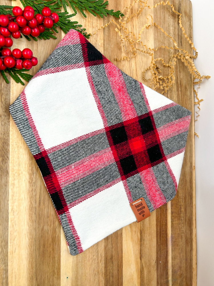 Plaid dog bandana for Christmas - Holidays - Gift ideas for dog moms