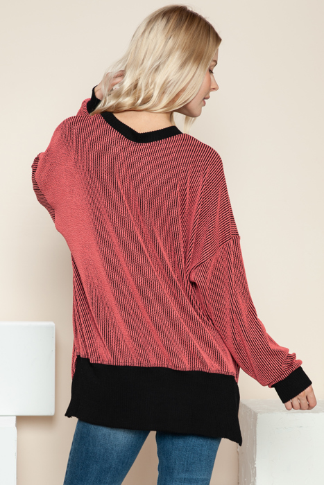 TWO COLOR WAVE RIB SWEATSHIRT WITH SIDE SLIT