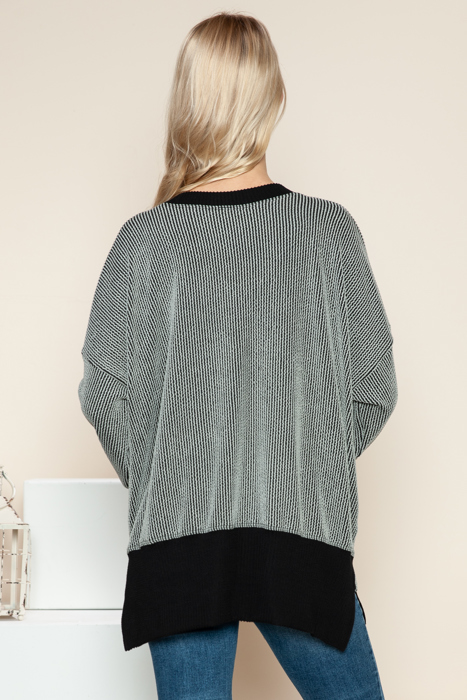 TWO COLOR WAVE RIB SWEATSHIRT WITH SIDE SLIT