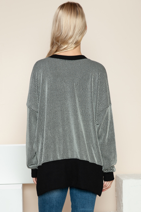 TWO COLOR WAVE RIB SWEATSHIRT WITH SIDE SLIT