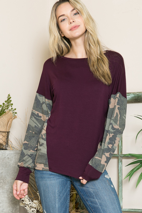 SOLID TUNIC TOP WITH CAMO SLEEVE CONTRAST