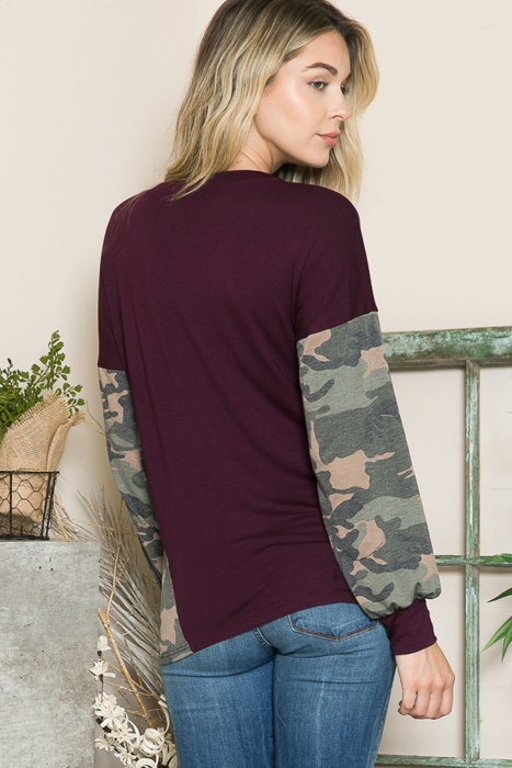SOLID TUNIC TOP WITH CAMO SLEEVE CONTRAST