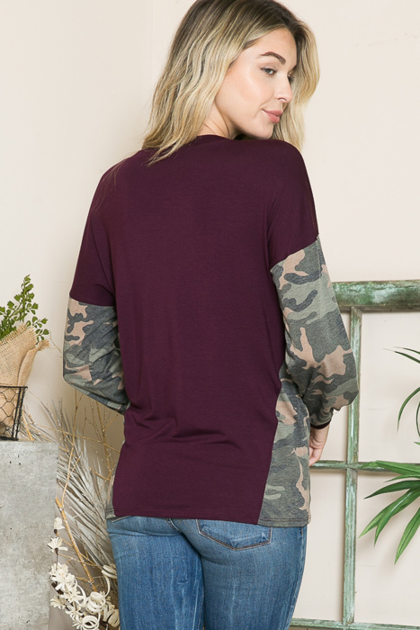 SOLID TUNIC TOP WITH CAMO SLEEVE CONTRAST