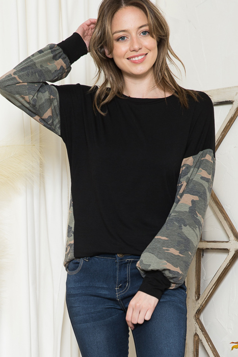 SOLID TUNIC TOP WITH CAMO SLEEVE CONTRAST