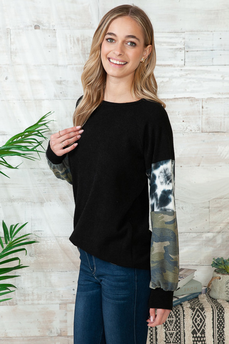 SOLID TUNIC TOP TIE-DYE AND CAMO CONTRAST SLEEVES