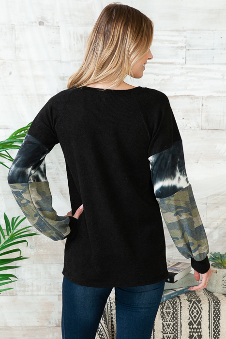 SOLID TUNIC TOP TIE-DYE AND CAMO CONTRAST SLEEVES