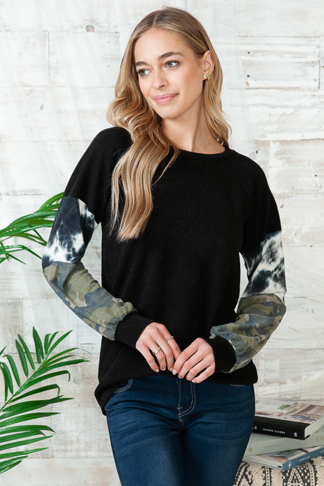 SOLID TUNIC TOP TIE-DYE AND CAMO CONTRAST SLEEVES