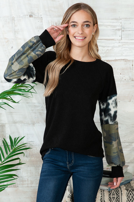 SOLID TUNIC TOP TIE-DYE AND CAMO CONTRAST SLEEVES