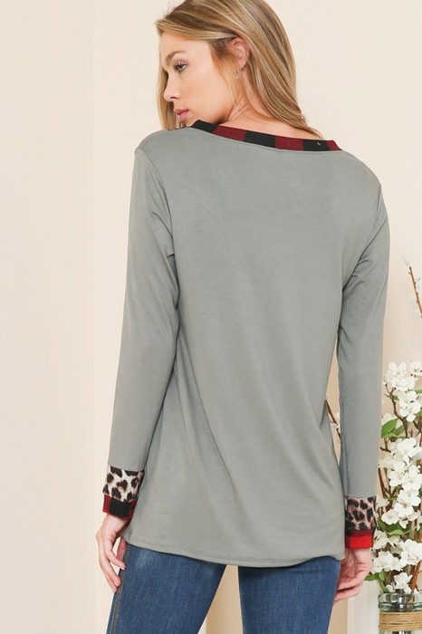 V-NECK TUNIC WITH LEOPARD PLAID CONTRAST DETAIL