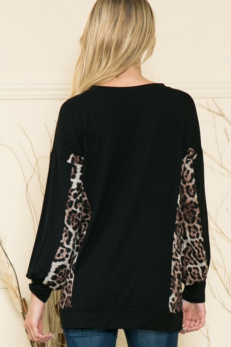 SOLID TUNIC TOP WITH ANIMAL SIDE CONTRAST