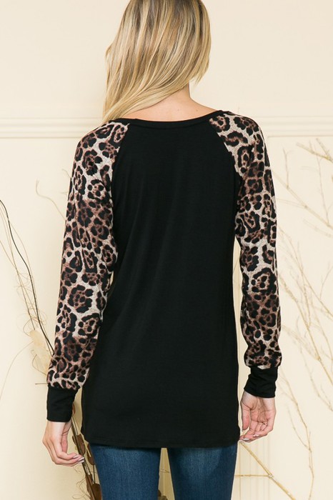 SOLID BASEBALL TOP WITH ANIMAL CONTRAST SLEEVES
