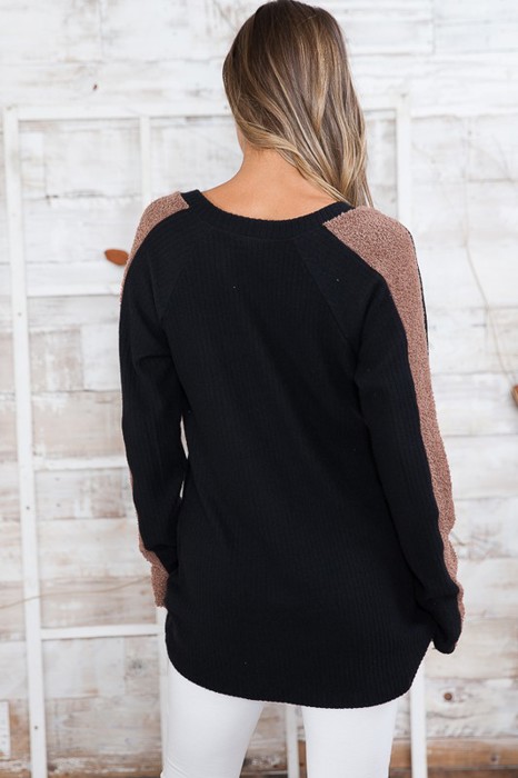 V-NECK TUNIC TOP WITH FUZZY SLEEVE CONTRAST