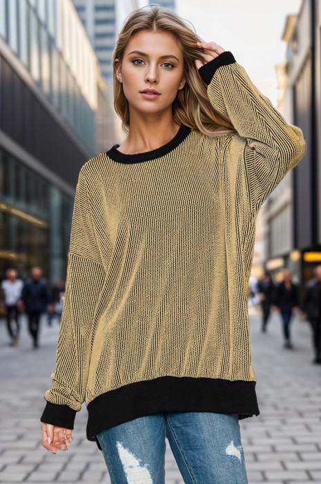 TWO COLOR WAVE RIB SWEATSHIRT WITH SIDE SLIT