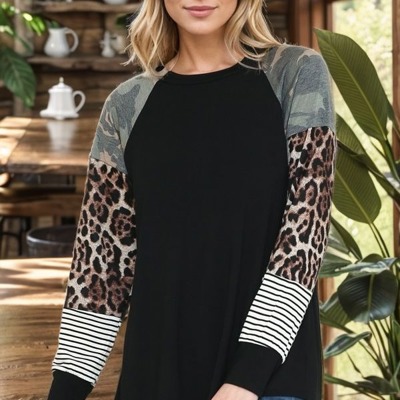 SOLID TUNIC TOP WITH CONTRAST SLEEVES
