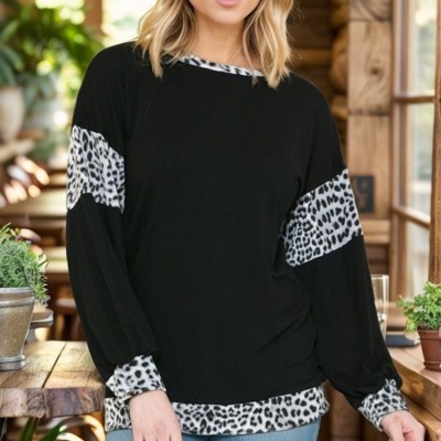SOLID TUNIC TOP WITH ANIMAL PRINT CONTRAST