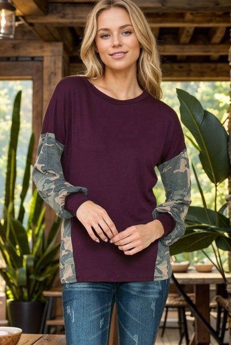 SOLID TUNIC TOP WITH CAMO SLEEVE CONTRAST