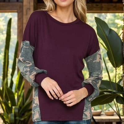 SOLID TUNIC TOP WITH CAMO SLEEVE CONTRAST