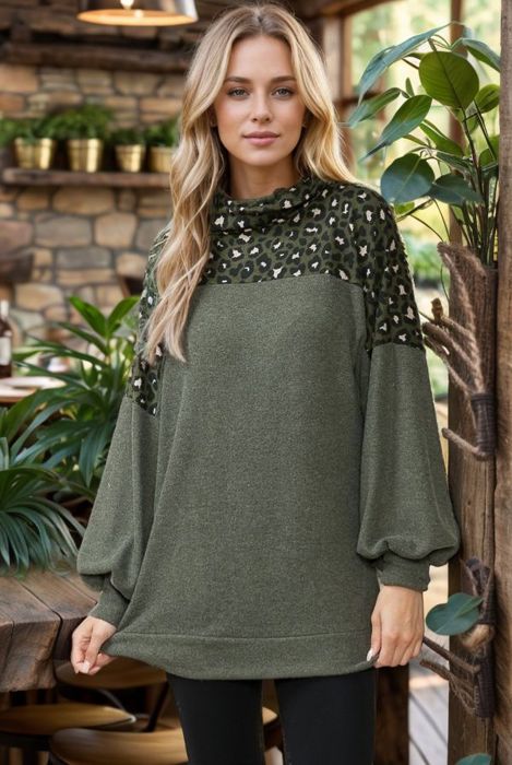 SOLID TUNIC TOP WITH ANIMAL CONTRAST PUFF SLEEVES