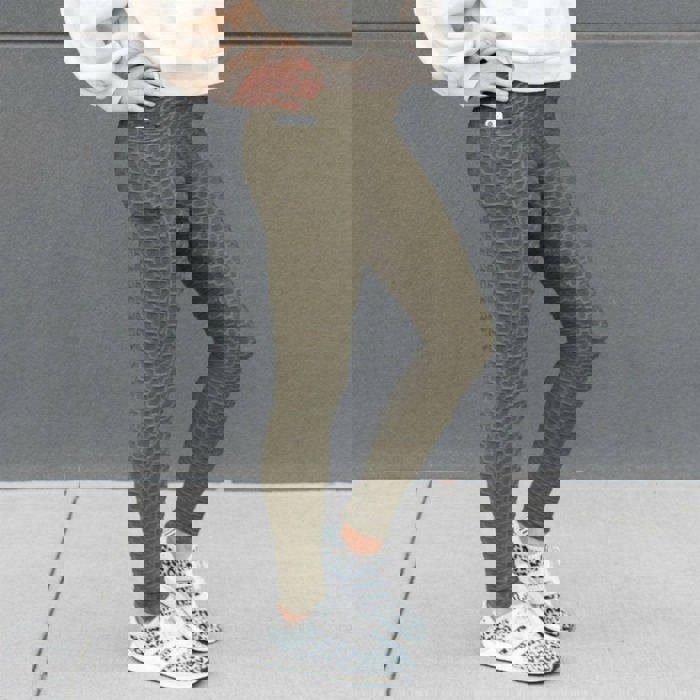 Cellulite Hiding Leggings with Cell Phone Pocket