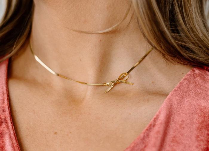 Bow Necklace