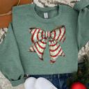 Small Dark Green Snack Cake Bow Christmas Sweatshirt