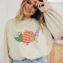  Faux Quilted Ditzy Floral United States Road Trip Design - Sweatshirt (Crewneck)  Poly-Cotton Colors (Unisex)  Gildan