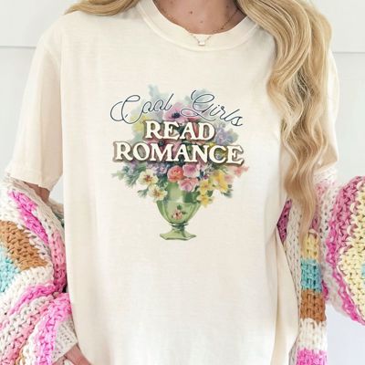 Cool Girls Read Romance - Reading, Readers, Book Girlies - T-Shirt Heavyweight Tee Comfort Colors