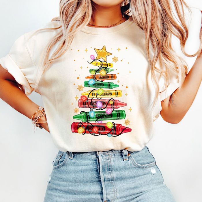 Festive Christmas Color Lights and Color Crayons Perfect for Teachers - T-Shirt Soft Wash Cotton Heavyweight Tee Comfort Colors