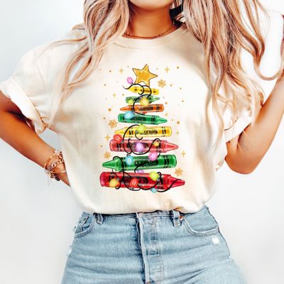 Festive Christmas Color Lights and Color Crayons Perfect for Teachers - T-Shirt Soft Wash Cotton Heavyweight Tee Comfort Colors