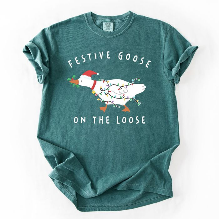 Festive Goose On The Loose At Christmas With Christmas Lights And Holly - T-Shirt (Crewneck)  100 Cotton Heavyweight Tee (Unisex)  Comfort Colors