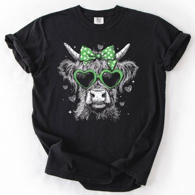 Lucky Highland Cow For St Patricks Day - T-Shirt (Crewneck)  100 Cotton Heavyweight Tee (Unisex)  Comfort Colors