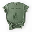  Pray Love Eat Praying Mantis Spring Gardener T-Shirt - Chose T-Shirt or Sweatshirt