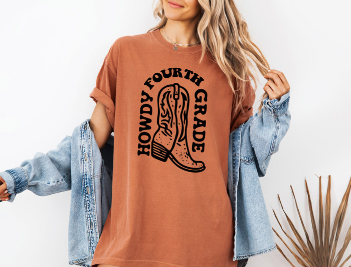 HOWDY FOURTH GRADE | Saddle Up for a Fun-Filled Fourth! Unisex Heavyweight Comfort Tee