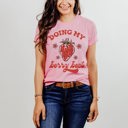  Doing My Berry Best Strawberry Vintage Flowers 1970's Style Retro Soft Unisex Graphic Tee T-shirt