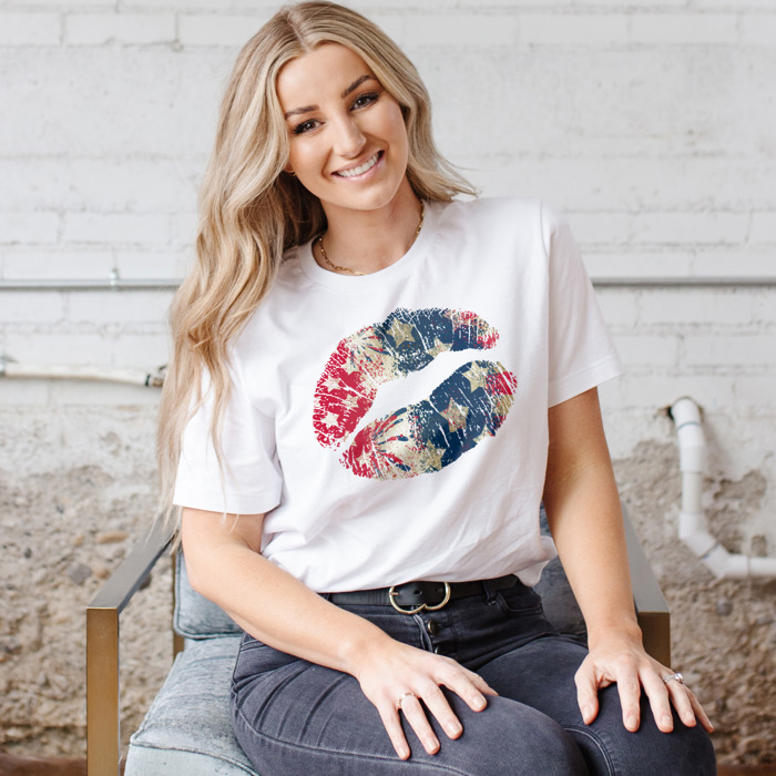USA Patriotic Watercolor Grunge Flag LIPS Fourth of July American Ultra Soft Graphic Tee Unisex Soft Tee T-shirt for Women or Men