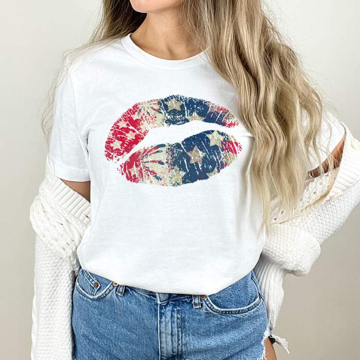 USA Patriotic Watercolor Grunge Flag LIPS Fourth of July American Ultra Soft Graphic Tee Unisex Soft Tee T-shirt for Women or Men