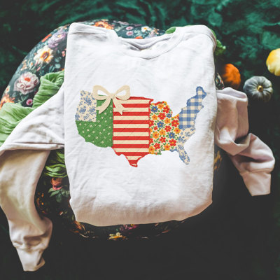Faux Quilted Ditzy Floral United States Road Trip Design - Sweatshirt (Crewneck)  Poly-Cotton Colors (Unisex)  Gildan