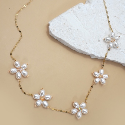 18K Pearl Flowers for Mom Necklace