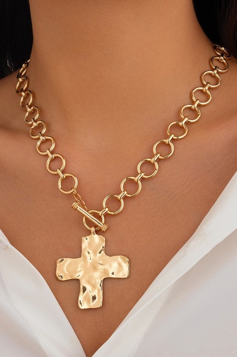 MY DREAM LIFE | Hammered Cross Front Toggle Necklace